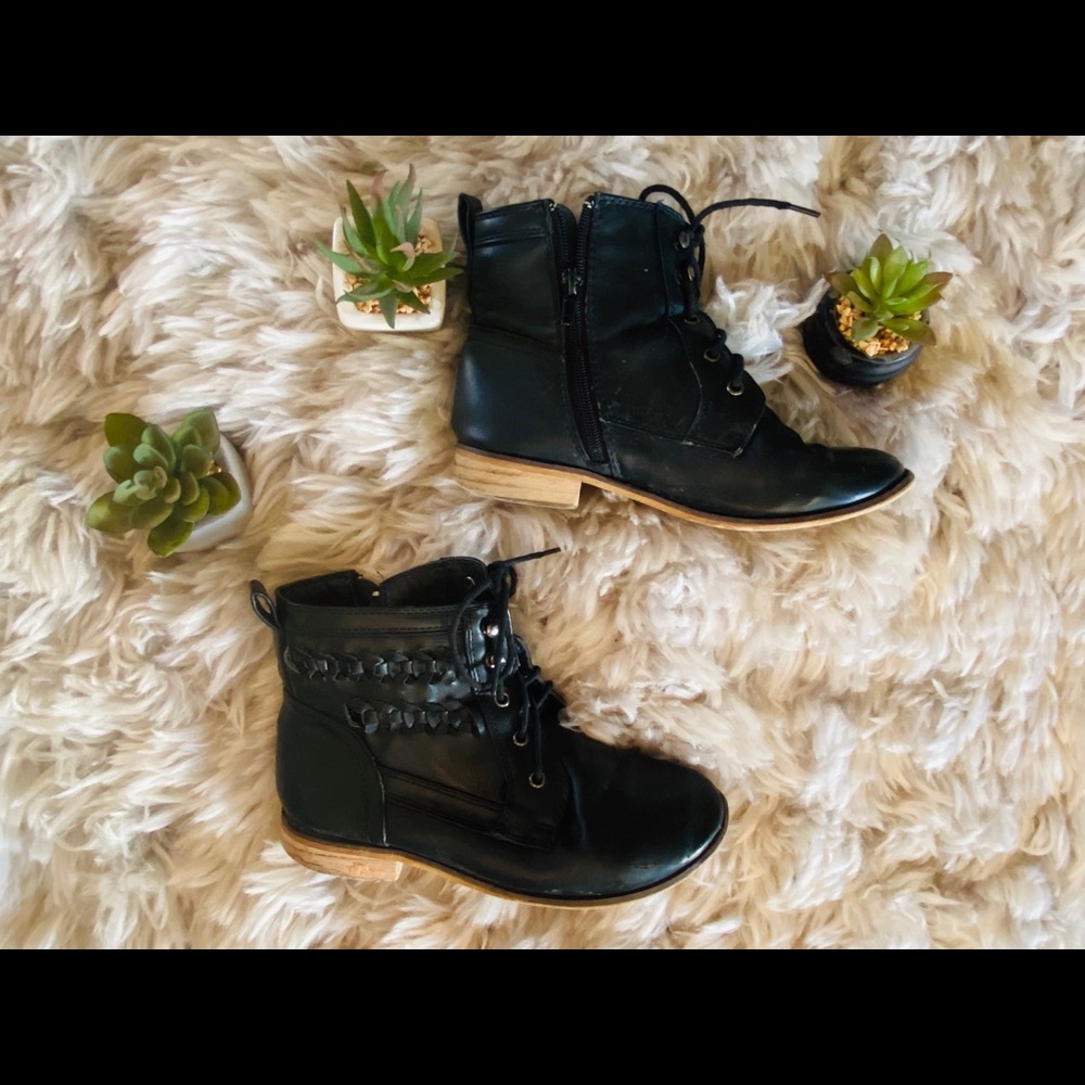 Black combat boots 🌌